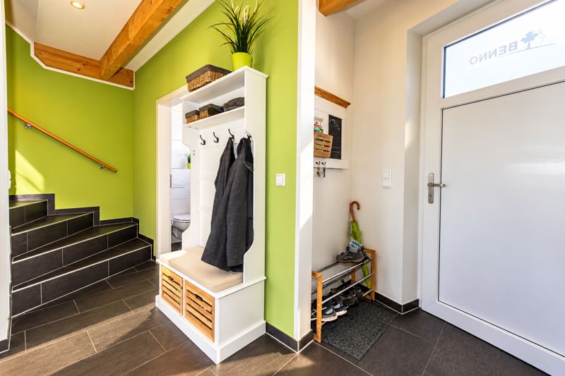 Entrance hall in Benno with coat stand and stairs