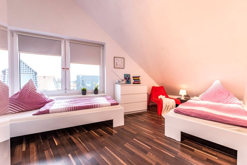 Second bedroom with two single beds